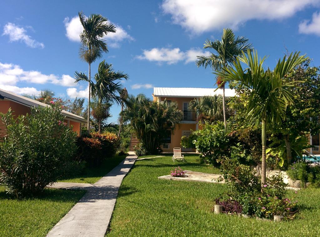 Orange Hill Beach Inn Nassau Exterior photo