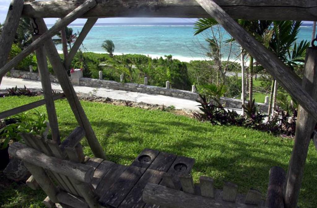 Orange Hill Beach Inn Nassau Exterior photo